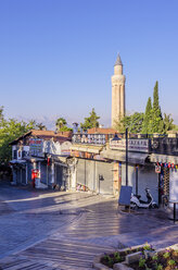 Türkei, Naher Osten, Antalya, Kaleici, Stadtansicht mit Yivli Minare - THAF000771