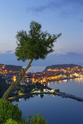 Türkei, Schwarzes Meer, Stadtbild von Amasra in der Abenddämmerung - SIEF006151