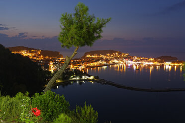 Türkei, Schwarzes Meer, Stadtbild von Amasra in der Abenddämmerung - SIEF006150