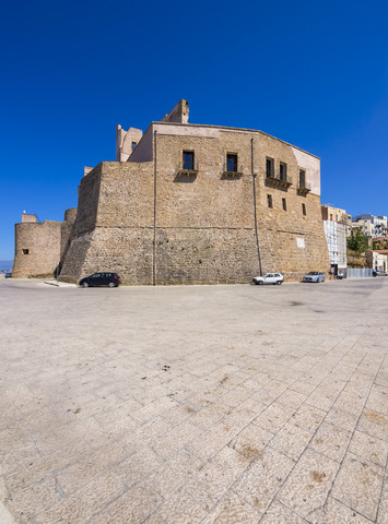 Italien, Sizilien, Provinz Trapani, Fischerdorf Castellammare del Golfo, Arabische Normannenfestung, lizenzfreies Stockfoto