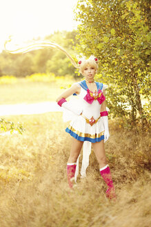 Frau trägt Kostüm von Pretty Guardian Sailor Moon - AFF000093