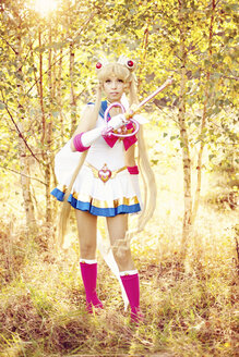 Frau trägt Kostüm von Pretty Guardian Sailor Moon - AFF000095