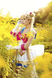 Frau trägt Kostüm von Pretty Guardian Sailor Moon - AFF000099