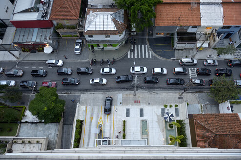 Brazil, Sao Paulo, Itaim Bibi, rush-hour traffic at one way road, view from above - FLK000521