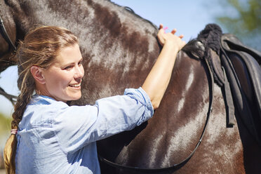 Smiling woman with horse - ZEF001817