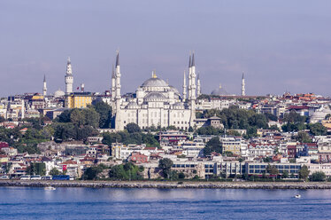 Türkei, Istanbul, Blick auf die Sultan-Ahmed-Moschee - THAF000798