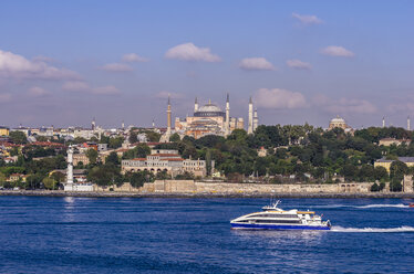 Türkei, Istanbul, Blick auf die Sultan-Ahmed-Moschee - THA000800