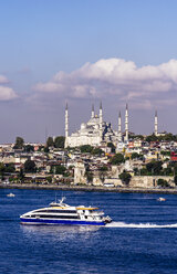 Türkei, Istanbul, Blick auf die Sultan-Ahmed-Moschee - THA000801