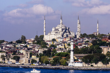 Türkei, Istanbul, Blick auf die Sultan-Ahmed-Moschee - THAF000802