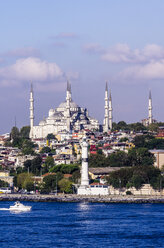 Türkei, Istanbul, Blick auf die Sultan-Ahmed-Moschee - THAF000803