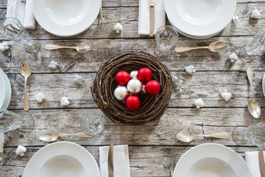 Laid table with Christmas decoration - LVF002143