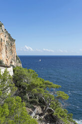 Spain, Balearic Islands, Mallorca, Coast near Capdepera and sailing boat - HLF000750