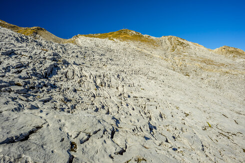 Österreich, Allgäuer Alpen, Vorarlberg, Kleines Walsertal, Gottesacker Plateau, Karst, Hahnenkopf im Hintergrund - WGF000511