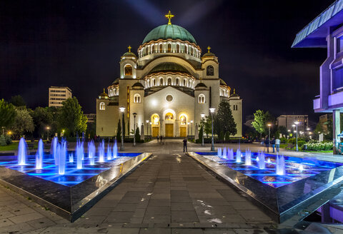 Serbien, Belgrad, Beograd, Kirche des Heiligen Sava bei Nacht - AMF003084