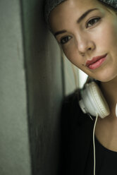 Portrait of woman with white headphones, partial view - UUF002411