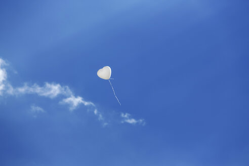 germany, balloon, heart, sky, blue - DSCF000168