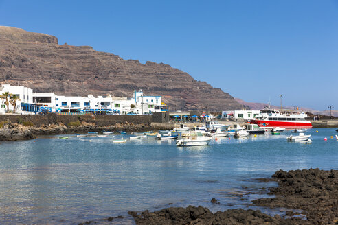 Spain, Canary Islands, Lanzarote, fishing village Orzola - AMF003091