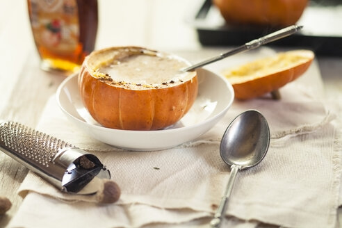 Oven baked mini-pumpkin filled with spiced hot coconut cream - SBDF001362