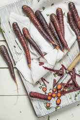 Whole and sliced Purple Haze on chopping board - SBDF001427