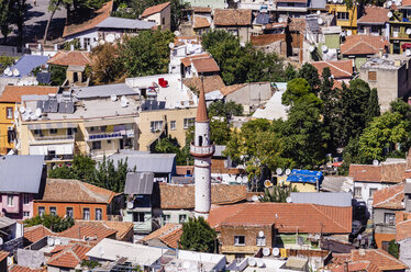 Türkei, Izmir, Region Ägäis, Minarett und Häuser - THAF000833