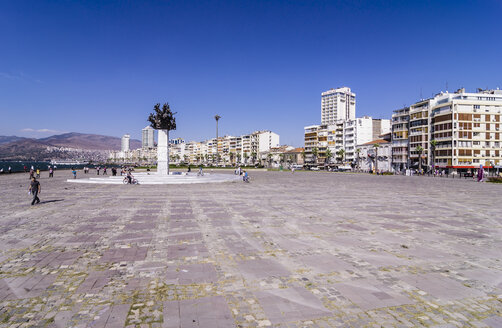 Türkei, Izmir, Region Ägäis, Cumhuriyet-Platz, Atatuerk-Denkmal - THAF000838