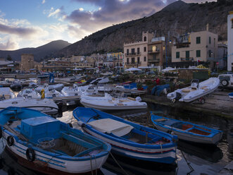 Italy, Sicily, Province of Palermo, Mondello, Harbour in the evening - AMF003111
