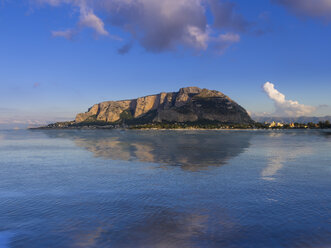 Italien, Sizilien, Provinz Palermo, Mondello, Blick auf den Monte Pellegrino, Palermo - AMF003112