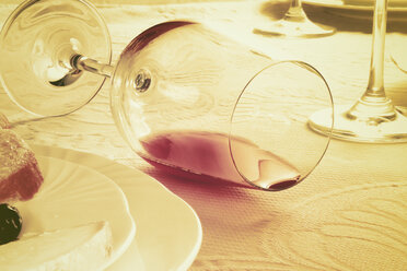 Fallen glass of red wine - UWF000216