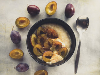 Porridge with plums - EVGF000965