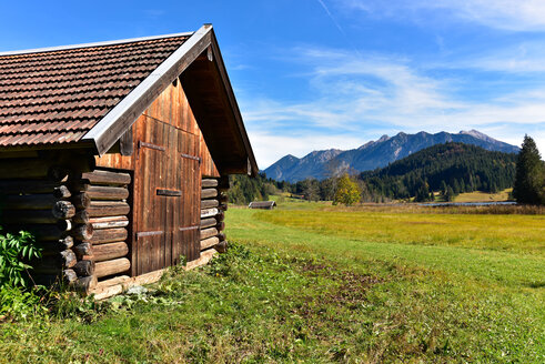 Deutschland, Bayern, Allgäu, Scheune bei Geroldsee - FDF000080