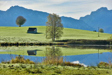 Deutschland, Bayern, Allgäu, Landschaft mit See bei Füssen - FDF000073