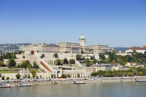 Ungarn, Budapest, Blick auf die Budaer Burg, Fluss Donau - BRF000801