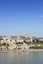 Ungarn, Budapest, Blick auf die Budaer Burg, Fluss Donau - BRF000803