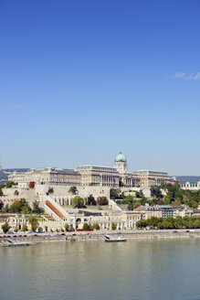 Ungarn, Budapest, Blick auf die Budaer Burg, Fluss Donau - BRF000803