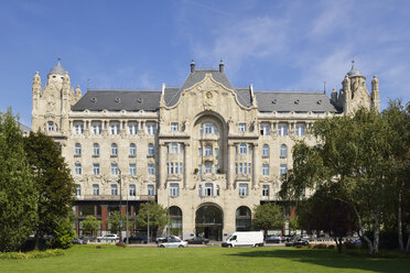 Ungarn, Budapest, Blick auf das Four Seasons Hotel Gresham Palace Budapest - BRF000808