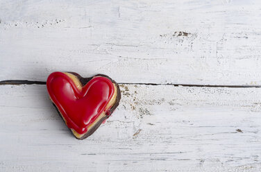 Heart shaped sponge cake on white wood - ODF000847