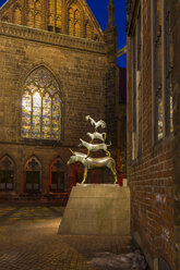 Germany, Bremen, view to sculpture of Bremen Town Musicians by night - SJF000125