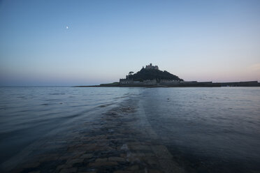 UK, England, Cornwall, tidal island St Michael's Mount at dusk - PAF001061