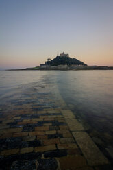 UK, England, Cornwall, tidal island St Michael's Mount at dusk - PAF001062