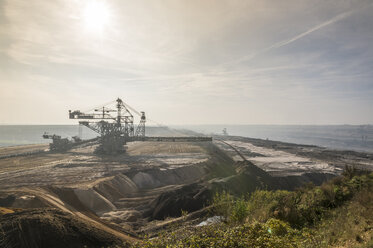 Germany, North Rhine-Westphalia, Grevenbroich, Garzweiler surface mine, Stacker - FRF000104