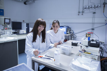 Two female technicans working together in a technical laboratory - SGF000981