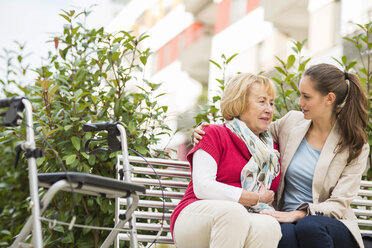 Granddaughter spending time with her grandmother - UUF002550