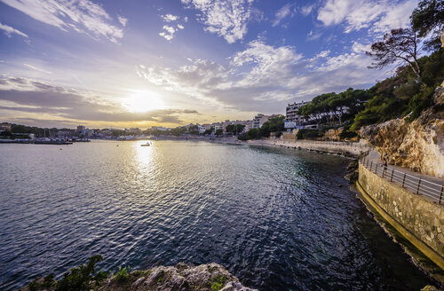 Spanien, Mallorca, Porto Cristo, Hafen und Passeig de la Sirena - THAF000869