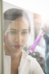 Female researcher working in laboratory - FKF000872