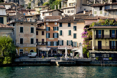 Italy, Lombardy, Brecia, Limone sul Garda, View of the city - LVF002180