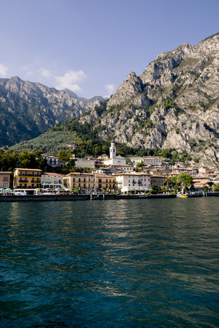 Italien, Lombardei, Brecia, Limone sul Garda, Blick auf die Stadt, lizenzfreies Stockfoto