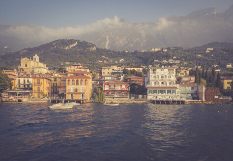 Italien, Venetien, Malcesine, Blick auf die Stadt - LVF002188