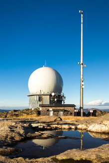 Deutschland, Bayern, Bayerischer Wald, Blick auf die Radarkuppel am Großen Arber - STSF000569