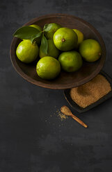 Obstschale mit Limetten und Schale mit Rohrzucker - KSWF001339