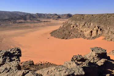 Afrika, Algerien, Sahara, Tassili N'Ajjer National Park, Blick über Oued Bouhadian - ES001471